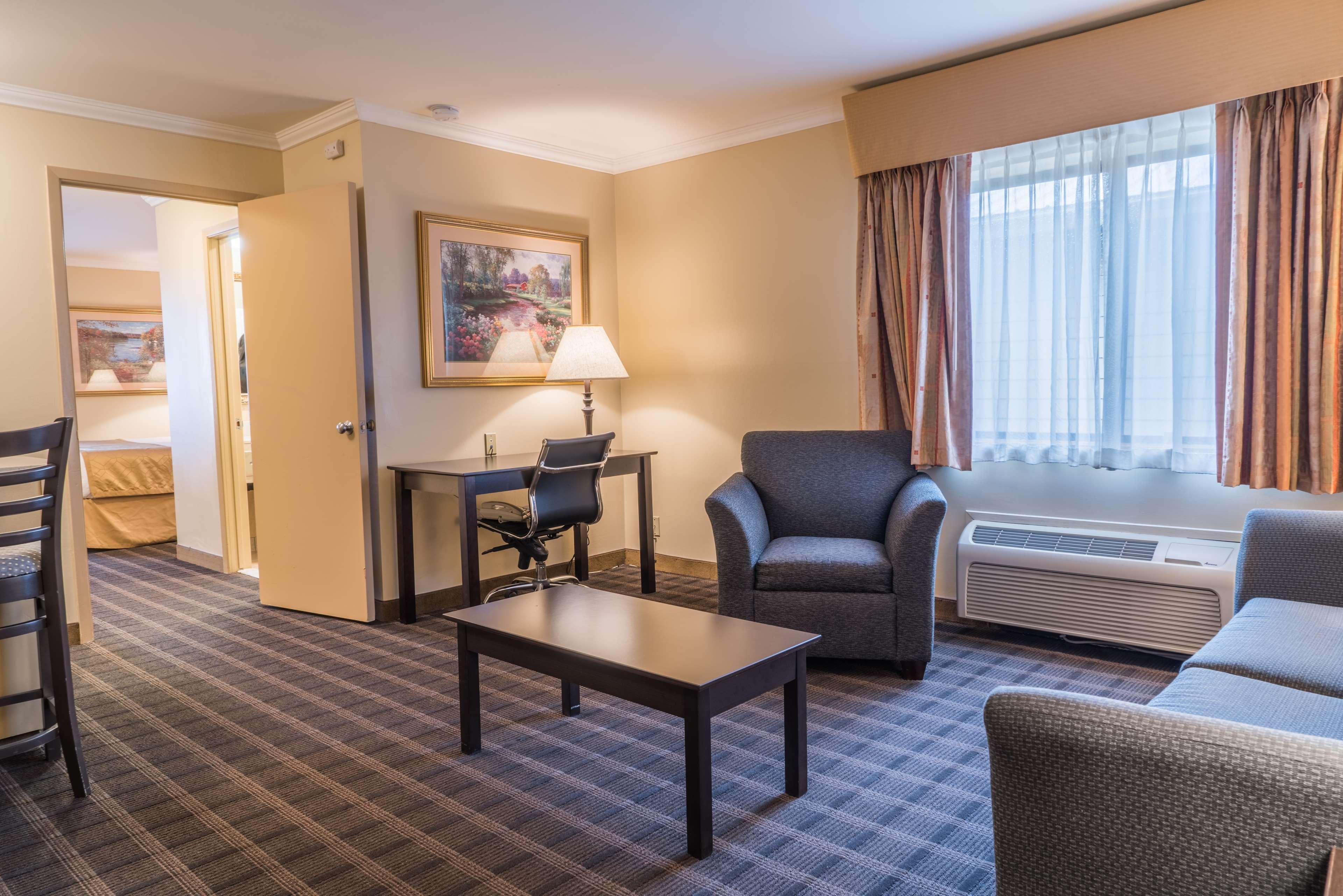 אונטריו Best Western Inn & Suites מראה חיצוני תמונה
